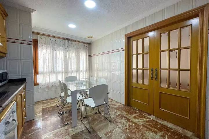 Apartamento entero, Dúplex 2 plantas 220m2 / Aire acondicionado / Centro histórico Elche / Familiar in Elche, Provincia de Alicante