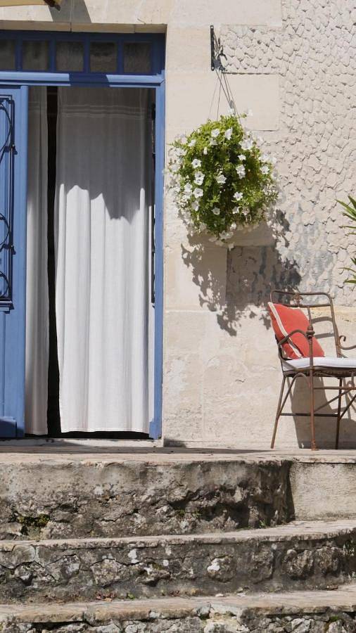 Location de vacances pour 2 personnes, avec Terrasse et Jardin ainsi que Piscine et Vue à Saint-Maigrin - 3