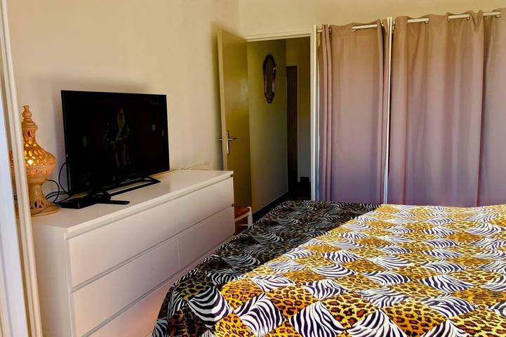 Ganze Wohnung, Garden Ground 2-bedroom Apartment Quiet Close To St Cyr/Mer Center Parking in Saint-Cyr-sur-Mer, Mittelmeerküste (Frankreich)