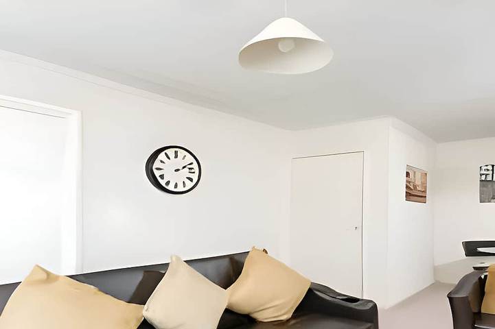 Ganze Wohnung, Modern 1-Bed Serviced Apartment | Free Parking | 5 Mins to Chatham Station in Chatham (Großbritannien), Kent Downs