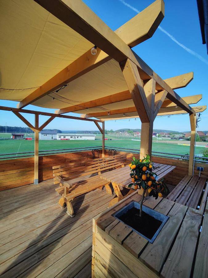 Ferienwohnung für 4 Personen, mit Balkon und Terrasse sowie Ausblick in Georgensgmünd