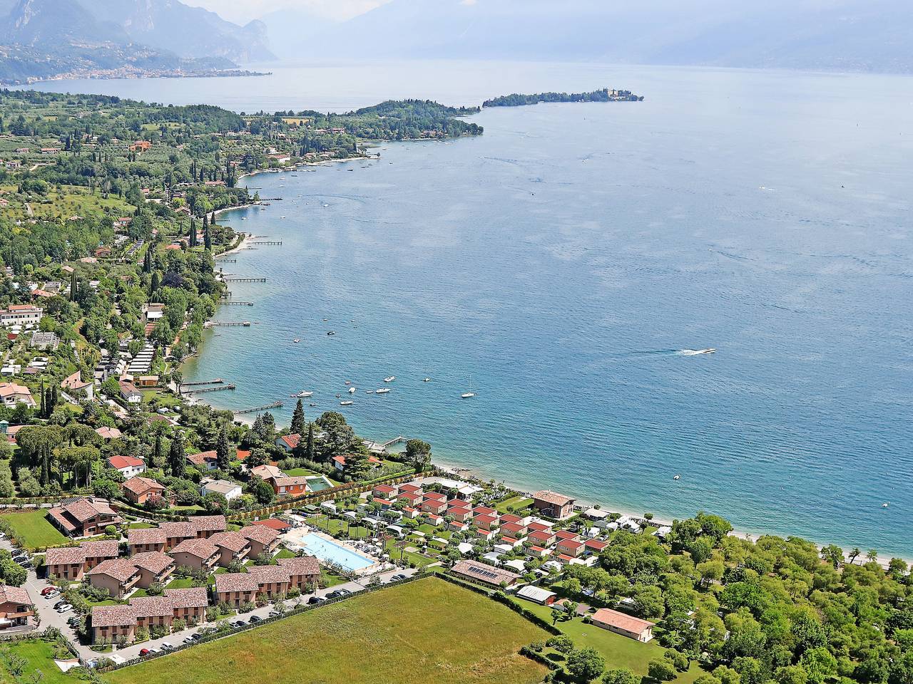 Entire apartment, Onda Blu in Manerba Del Garda, Garda Mountains