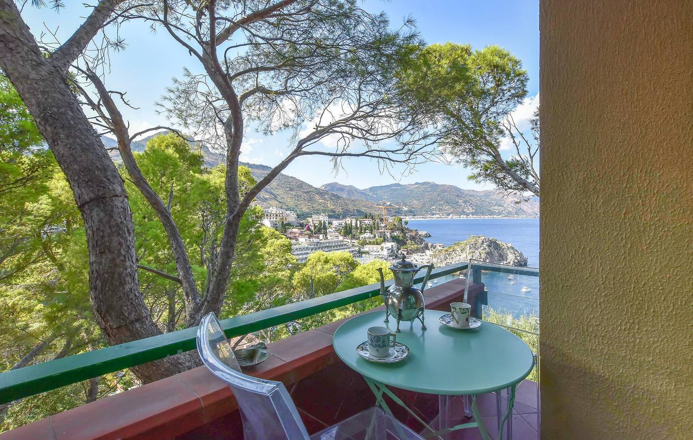 Acogedor apartamento de 90 m² con vistas al mar, wifi, aparcamiento y acceso a la playa in Mazzarò, Taormina