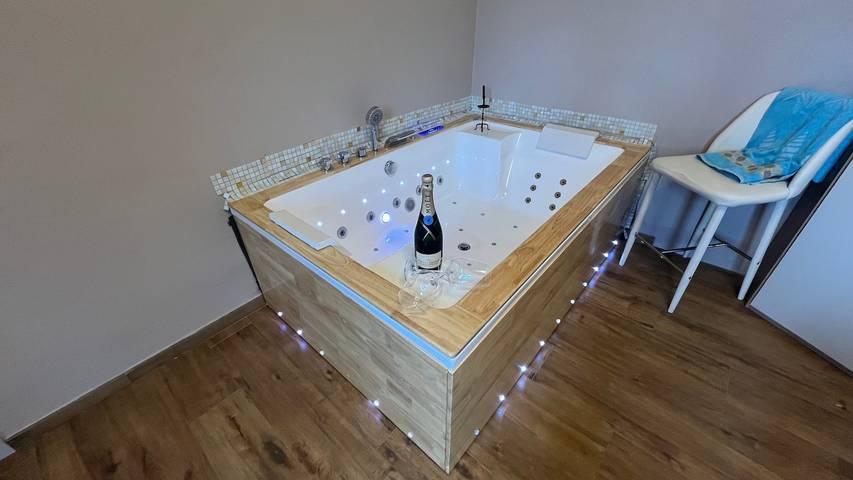 Location de vacances pour 4 personnes, avec Balcon ainsi que Jacuzzi et Jardin à La Spezia