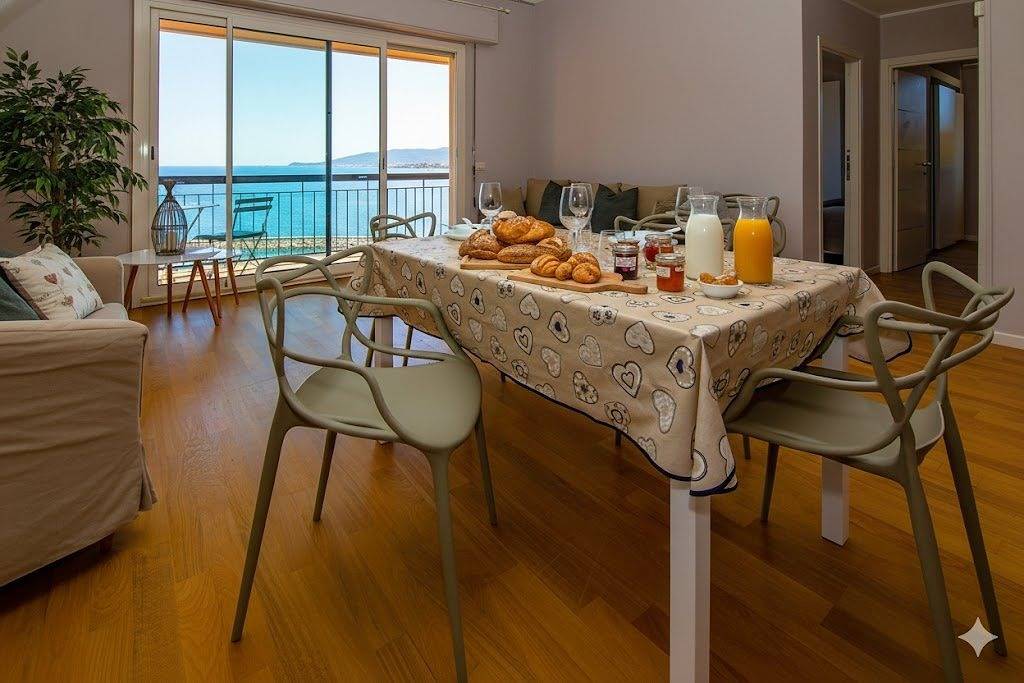 Apartamento entero, Flat with parking and lovely seaview terrace | V03 in San Lorenzo al Mare, Riviera di Ponente