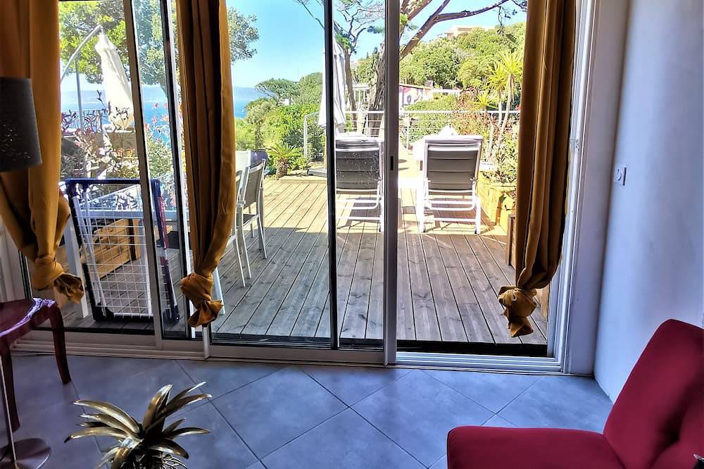 Ganze Wohnung, Le Myrtil Apartment T2-33m2 Air conditioned Sea view Terrace 30m2 in Hyeres, Parc national Port-Cros