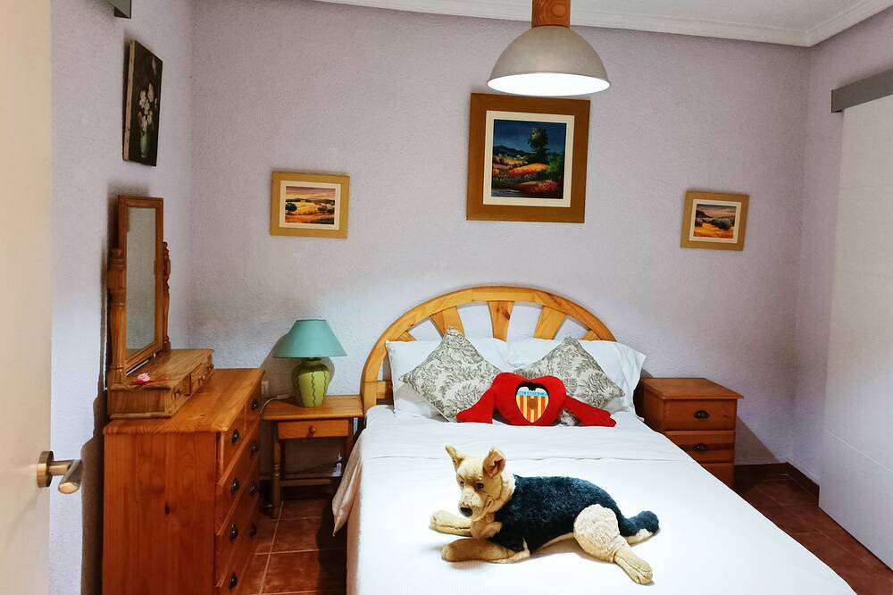 Nice 2 bedrooms countryhouse.  private swimmingpool music town forest park river in Liria, Provincia de Valencia