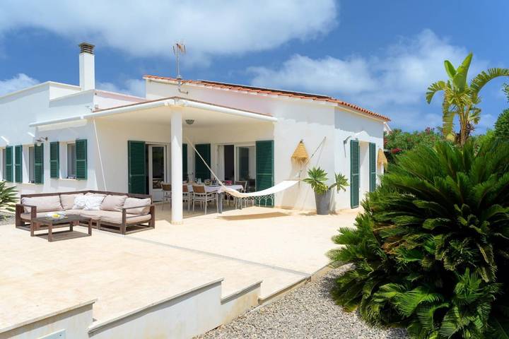 Apartamento vacacional entero, Villa Turquesa Piscina Infinita, encanto y relax en Menorca in Punta Prima, Sant Lluís