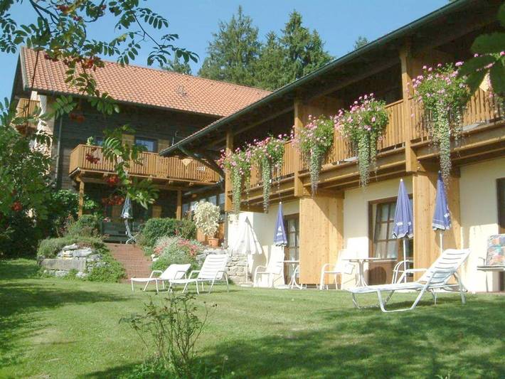 Gästehaus für 2 Personen, mit Balkon und Terrasse sowie Garten und Ausblick