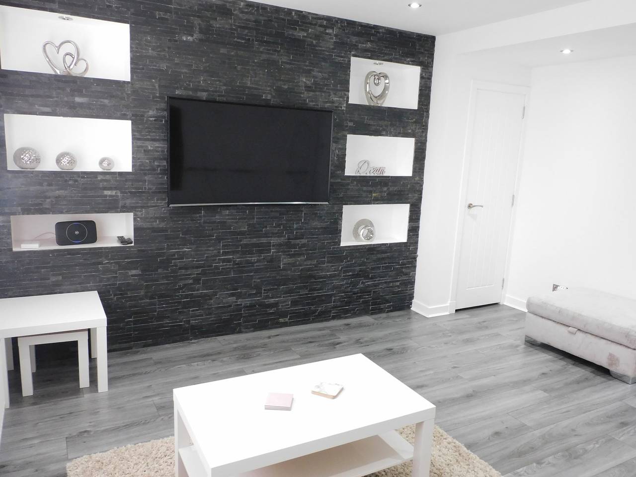 Beautiful 3 bedroom home with large garden.  35 mins to Glasgow & Edinburgh. in North Lanarkshire