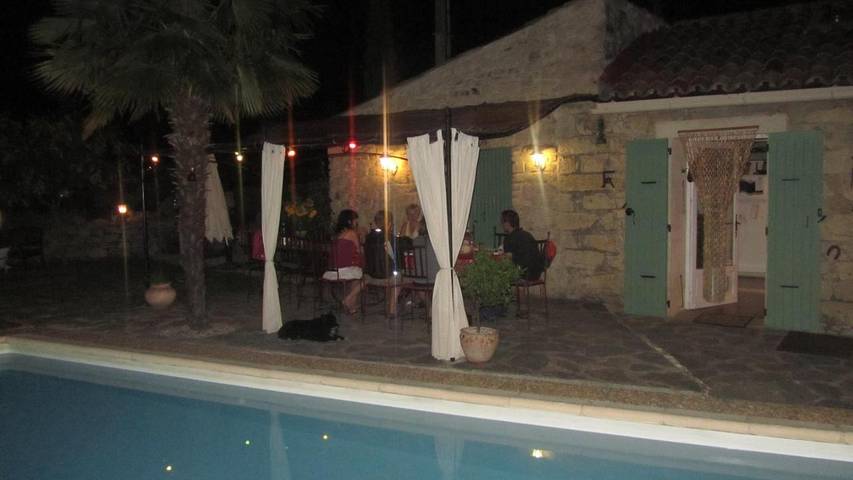 Chambre d’hôte pour 2 personnes, avec terrasse et vue ainsi que piscine et jardin à Courry - 4