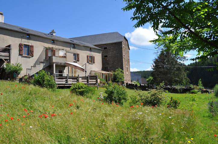 Gîte pour 12 personnes, avec terrasse et jardin à Curan