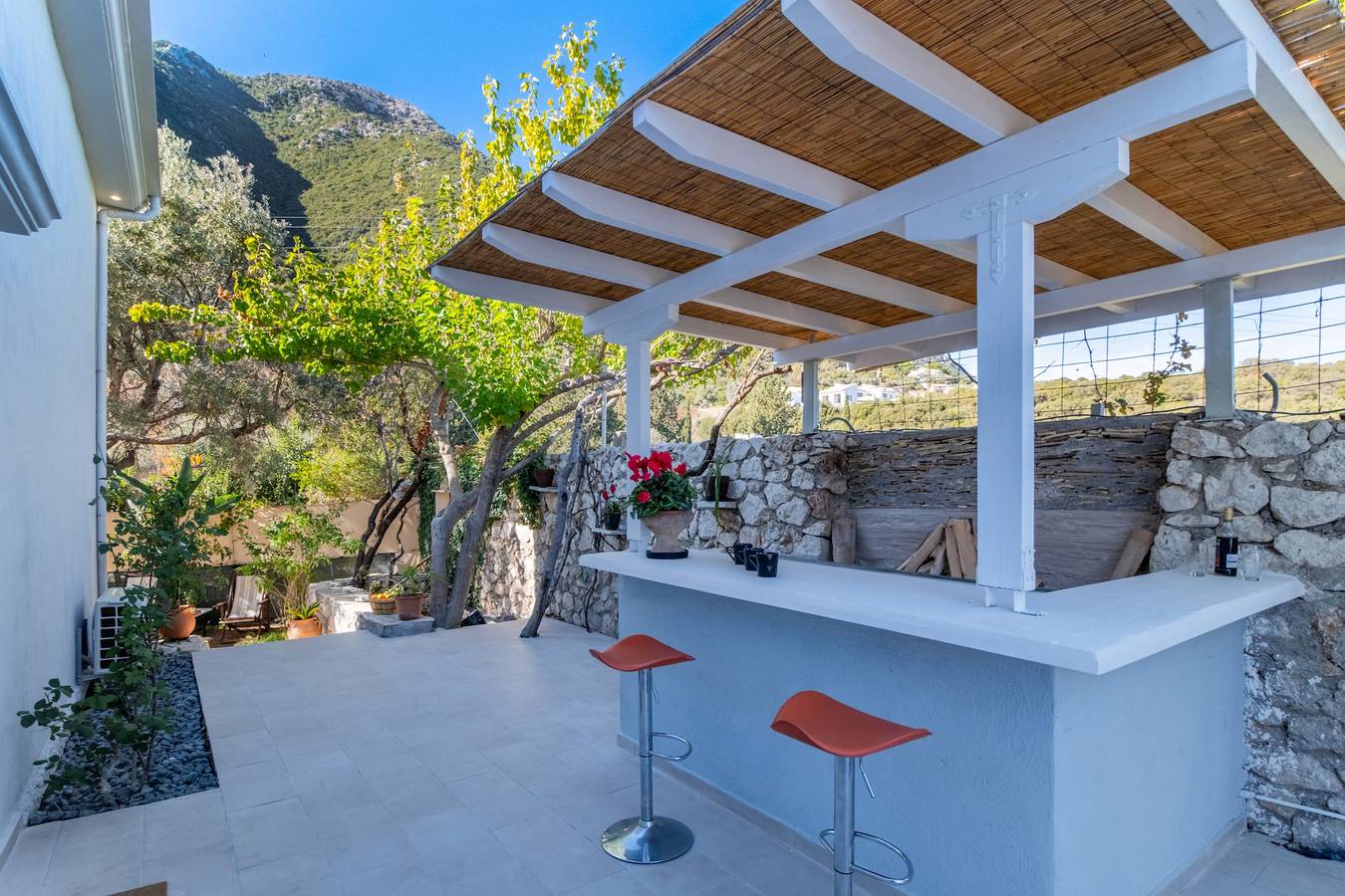 Luxury Villa- Sleeps 6 - Views, Pool, Hot Tub in Nikiana, Alexandros