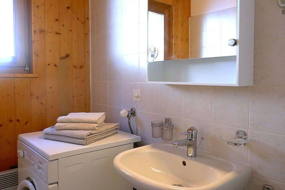 Ganze Wohnung, Gemütliche Wohnung für 4 Leute mit W-Lan, Tv, Innenhof, Haustiere erlaubt und Panoramablick in Blenio, Lepontinische Alpen