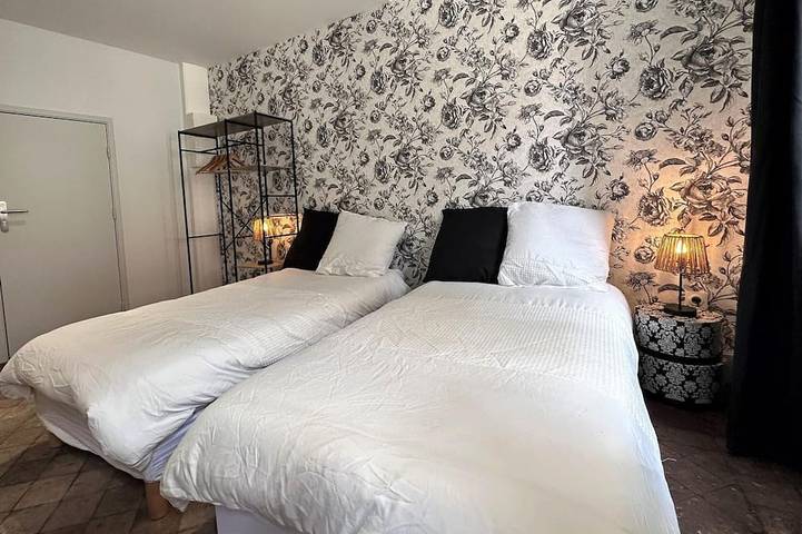 Entire apartment, Charming 30m² Studio in Historic Moulins Center – Modern Amenities, Sleeps 2 in Moulins, Allier