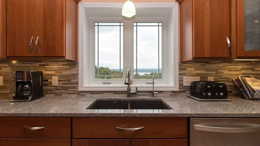 Cabin for 7 people, with terrace in Seneca Lake