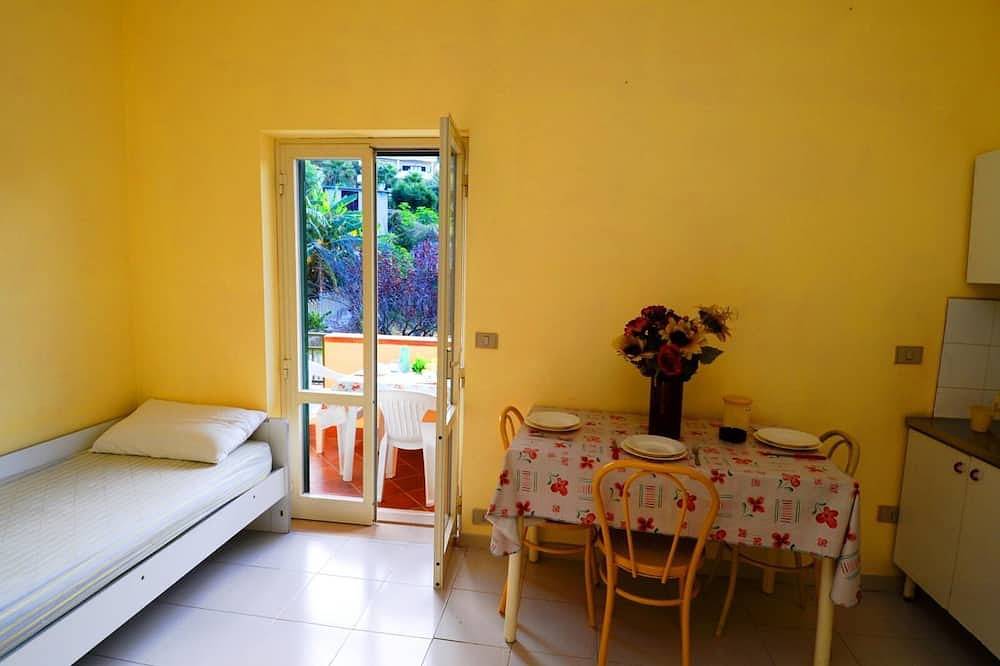 Ganze Wohnung, Einzige Wohnung mit Meerblick und kostenlosem Wi Fi (Nr. 5) in Santa Domenica, Ricadi (gemeinde)