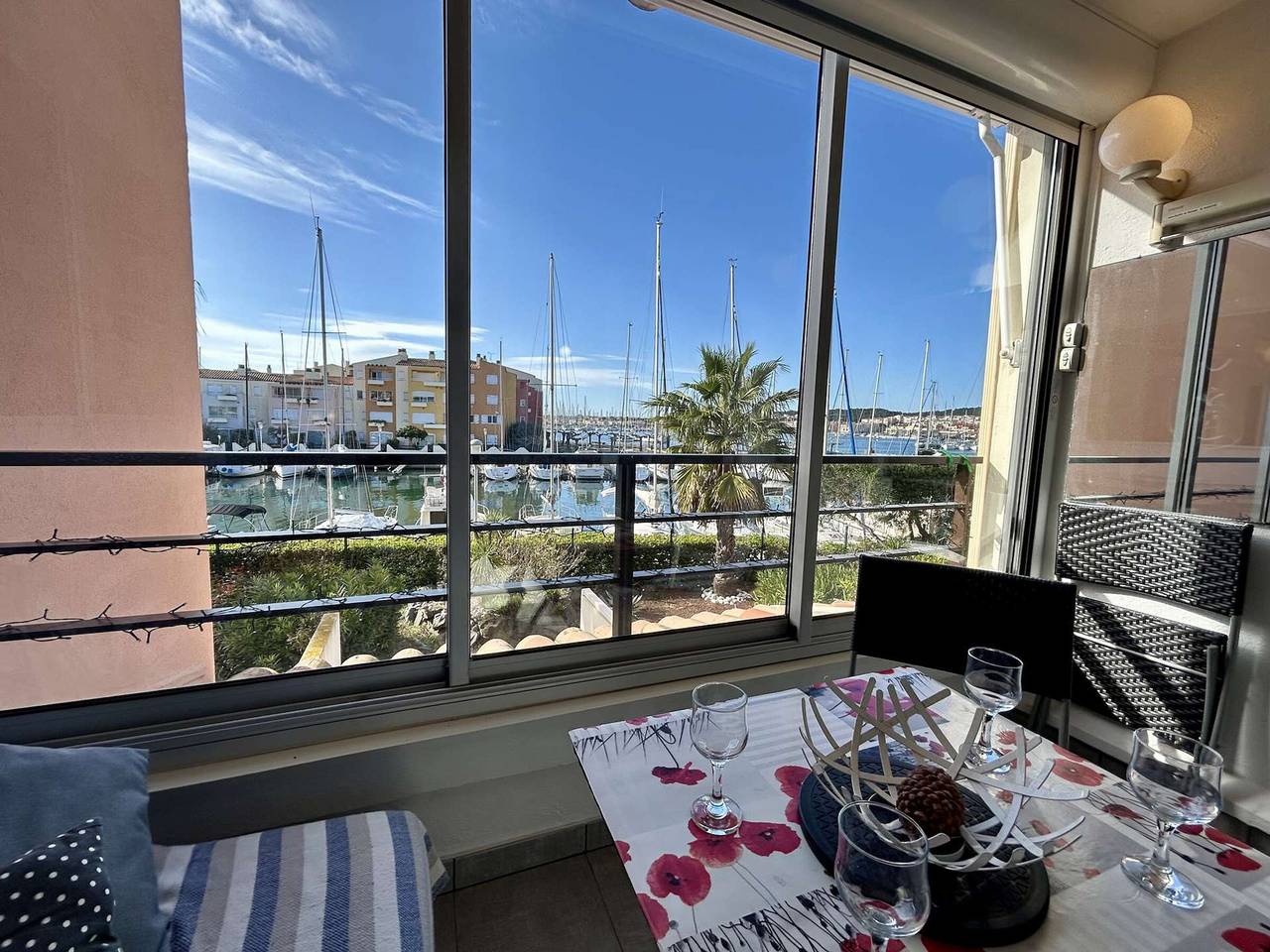 Ganze Wohnung, Studio-Apartment mit Kabine, Pool, Privatparkplatz & Balkon, 450m zum Strand, für 4 Personen in Cap d'Agde, Agde