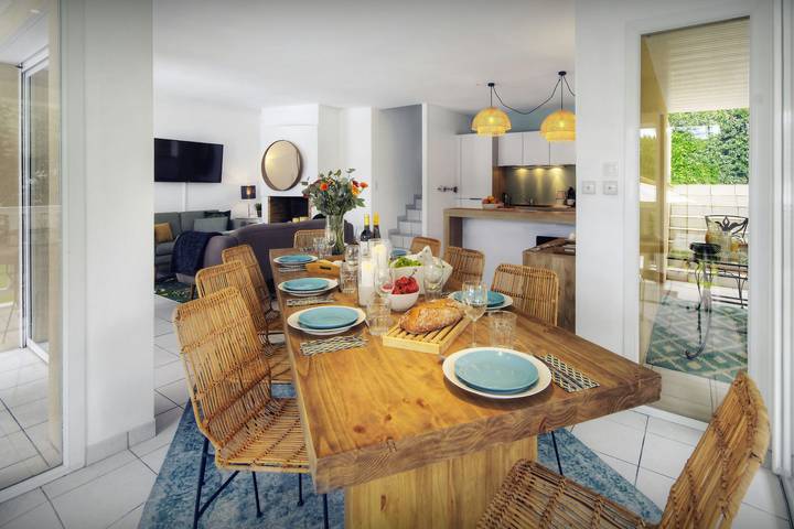 Location de vacances pour 8 personnes, avec jardin et piscine, adapté aux familles dans Golf de la Méjanne - 3