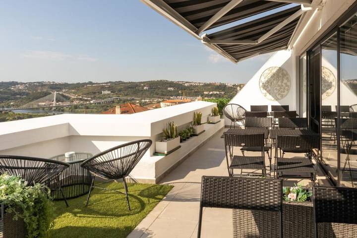 Hostel para 10 pessoas, com Terraço e Jardim em Município de Coimbra