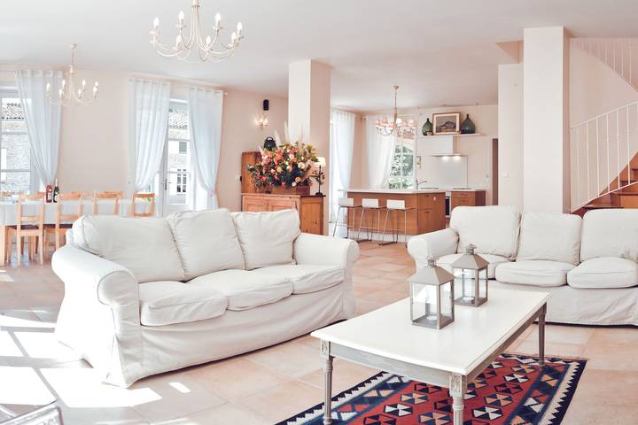 Gîte pour 8 personnes, avec piscine à Divajeu - 2