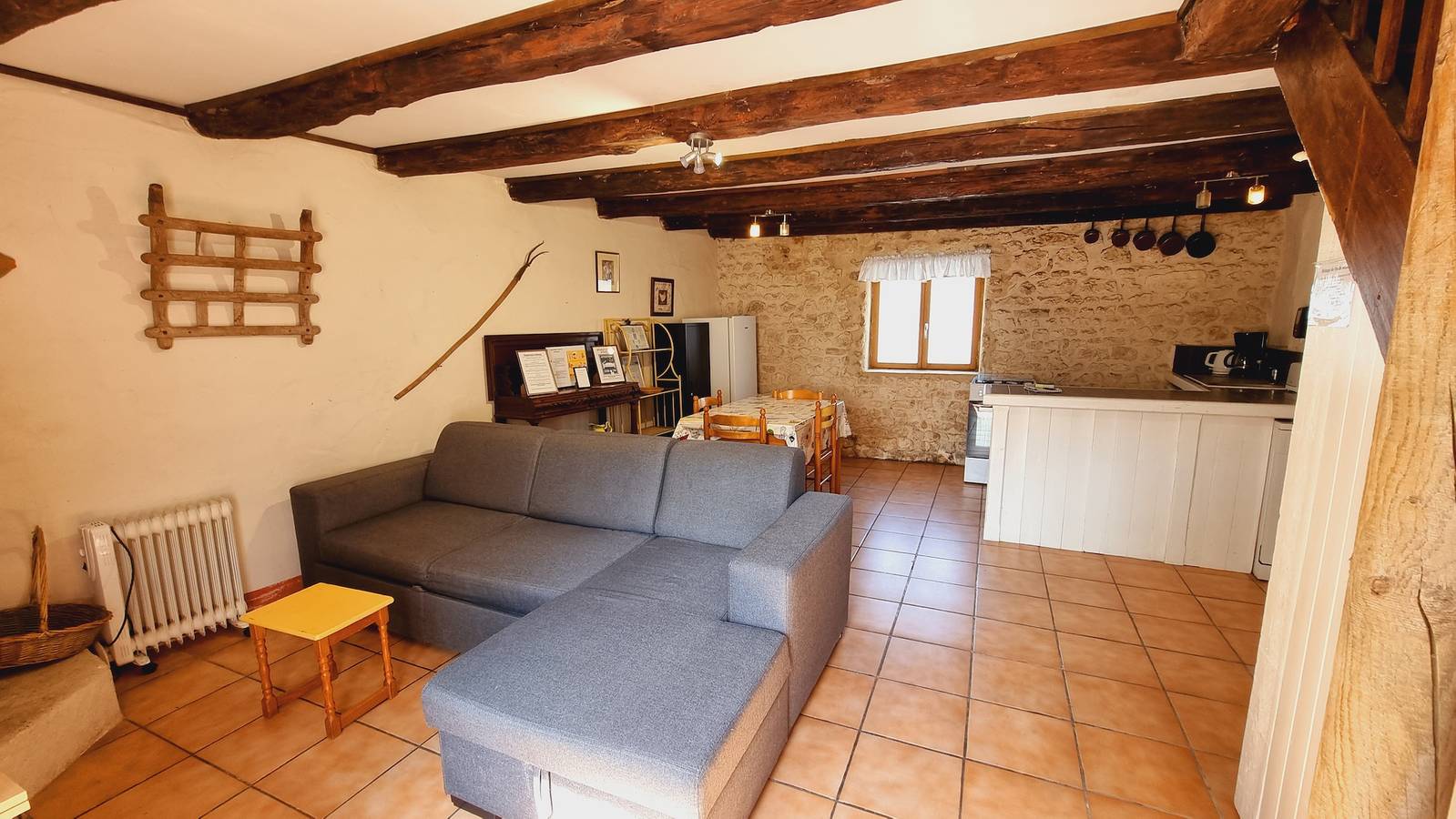 Gîte pour 4 personnes avec piscine in Saint-Just-Luzac, Côte de Beauté