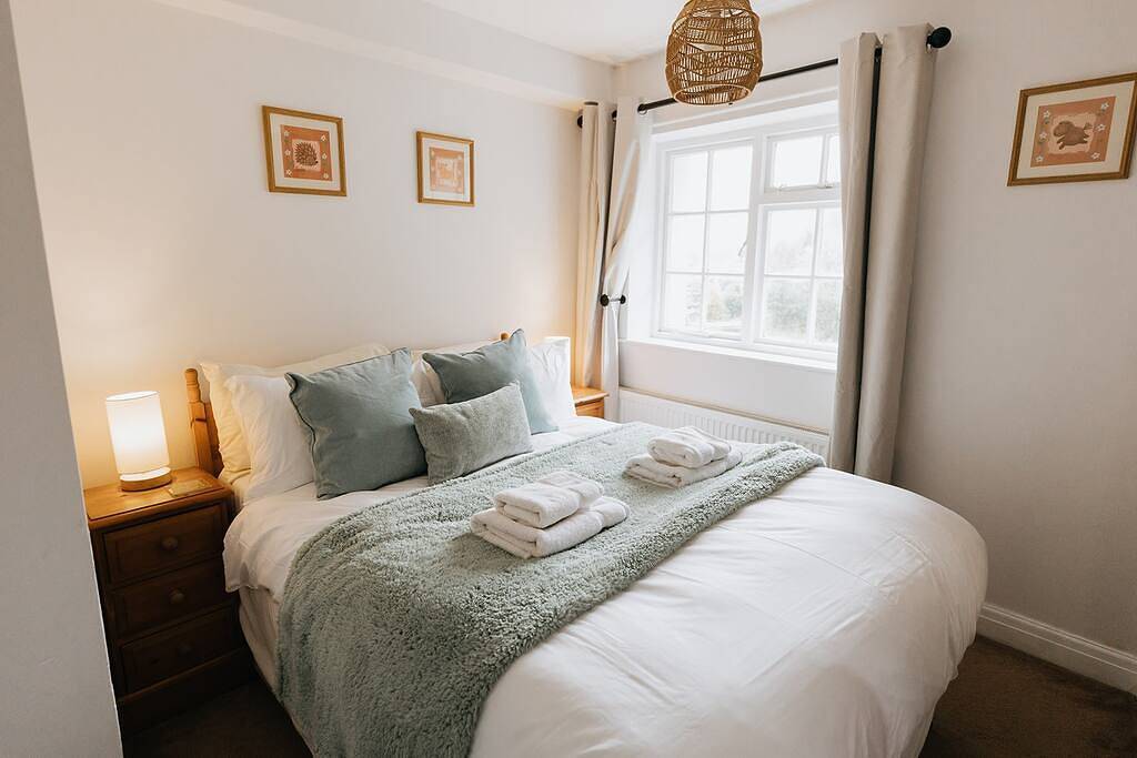 Three Bed Countryside Cottage in the National Park in Castleton, Derbyshire