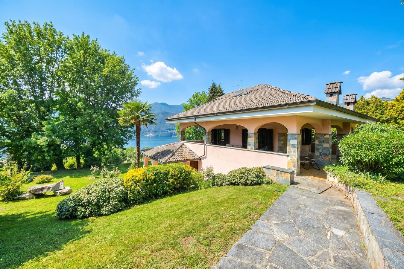 Casa Serena park and Lake View in Crabbia (Pettenasco), Comune di Pettenasco