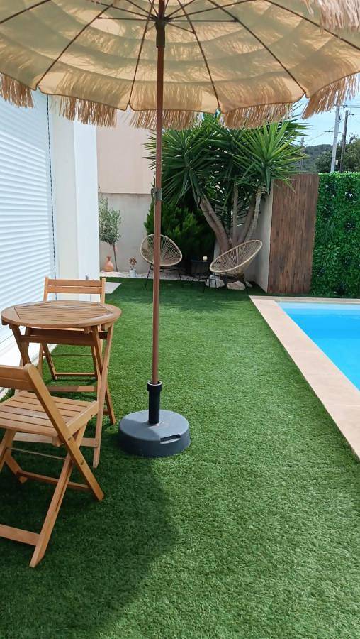 Gîte pour 2 personnes, avec vue et jardin ainsi que piscine et terrasse à Châteauneuf-les-Martigues - 4