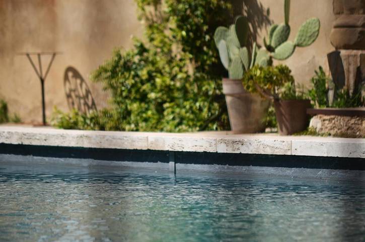 Location de vacances pour 4 personnes, avec piscine et terrasse ainsi que vue et jardin à Chabeuil - 2