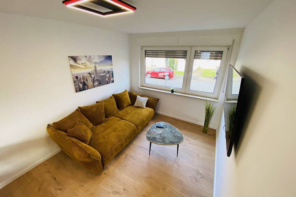 House l 10 Beds l 5 Bedrooms l 4 Bathrooms l Wi-Fi in Lippstadt, Nordrhein-Westfalen