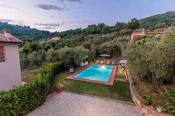 Villa With Pool for 8 People in Lucca, Lucca Province, Photo 3