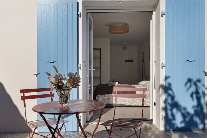 Chambre d'hôtes « Suite Les Plages » avec piscine, jardin partagés et Wi-Fi in La Brée-les-Bains, Côte de Beauté