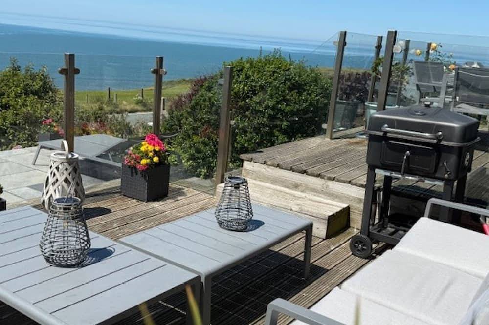 3-bed holiday cottage with spectacular sea views in Cardigan Bay