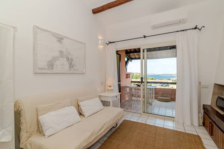 Appartamento intero, Appartamento 'Casa Baia del Faro' con Vista Mare, Terrazza Privata e Aria Condizionata in Palau (villaggio), Palau (Sardegna)