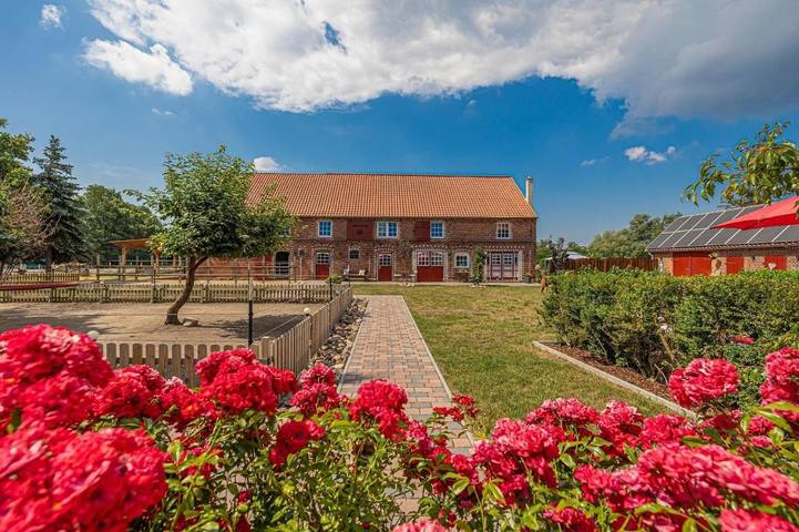 Ferienwohnung für 4 Personen, mit Whirlpool und Terrasse sowie Garten und Sauna