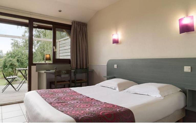 Hôtel pour 2 personnes, avec piscine ainsi que vue et jardin, animaux acceptés à Sancé - 4