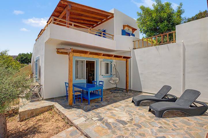 Vacation rental for 4 people, with Balcony and Yard in Greek Islands