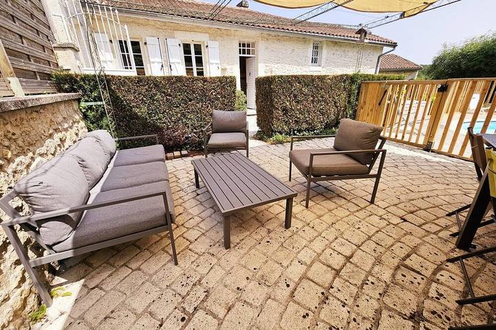 Gîte pour 10 personnes, avec terrasse et jardin