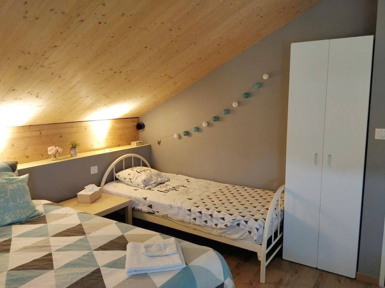 Triple Room with Shared Bathroom in Saint-Denis-lès-Bourg, Région de Bourg-en-Bresse