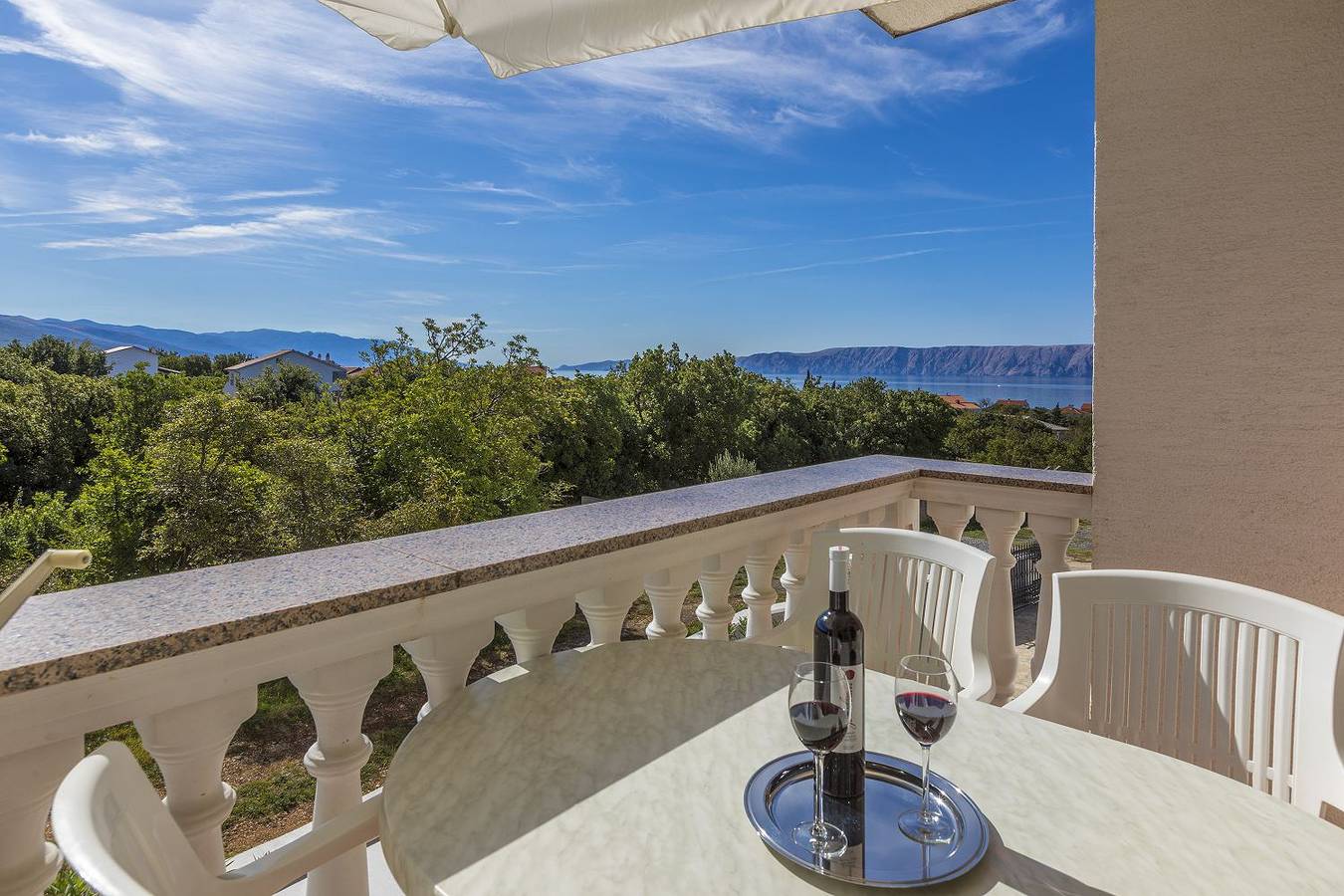 Ganze Wohnung, Hundefreundliches Apartment nur 470 Meter zum Strand mit Babybett und Meerblick in Povile, Primorje-Gorski Kotar