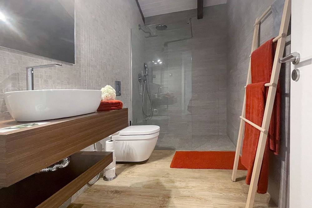 Stylish 1 Bedroom Stone House On Ocean Front - São Jorge, Azores (Bela Lua) in São Jorge