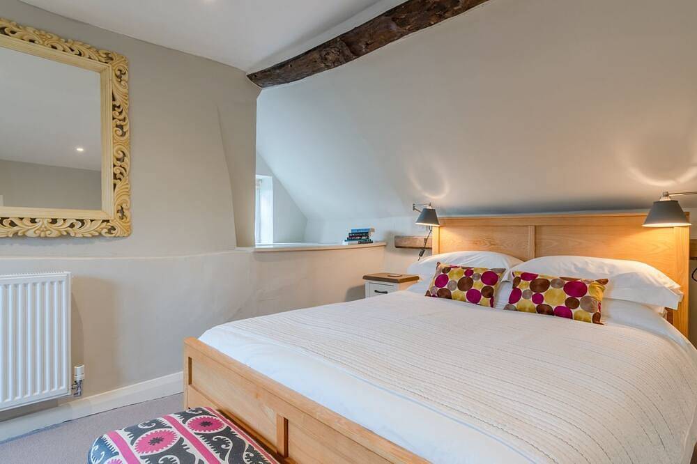 Corner Cottage - sleeps 4 guests  in 2 bedrooms in Bretforton, Worcestershire