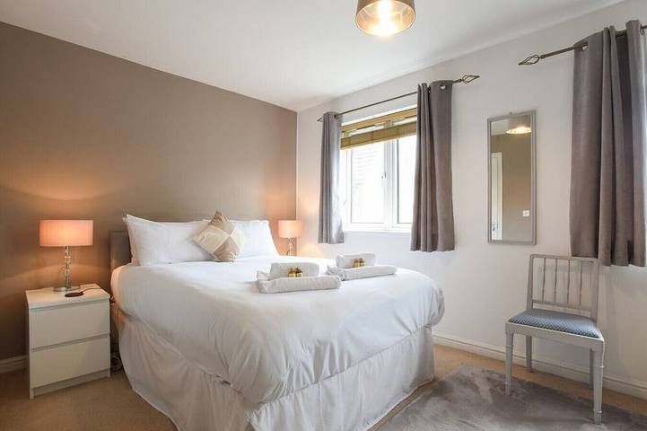 Solent Stay – 3-Bed Townhouse in Lee-on-the-Solent | Ideal for Work or Family Trips in Gosport, Hampshire