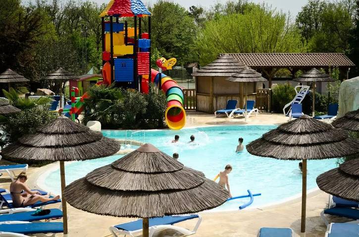 Camping pour 10 personnes, avec terrasse et piscine, animaux acceptés dans le Lot - 3