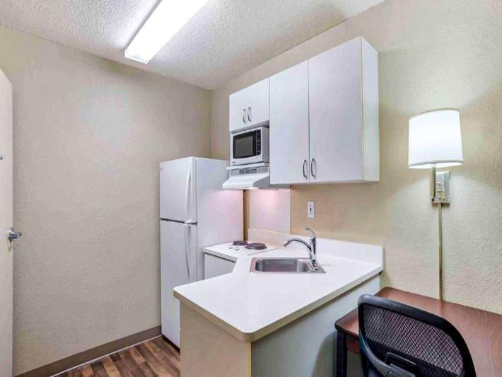 Entire apartment, 1 Queen Bed | Mobil Access Tub Nsmk Kitchen in Huntsville, Madison County (AL)