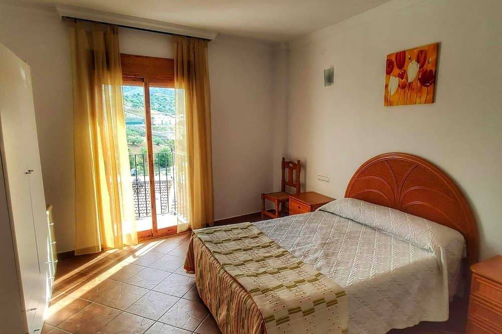 Casa Amplia con Terraza en La Viñuela in Viñuela, Málaga Province