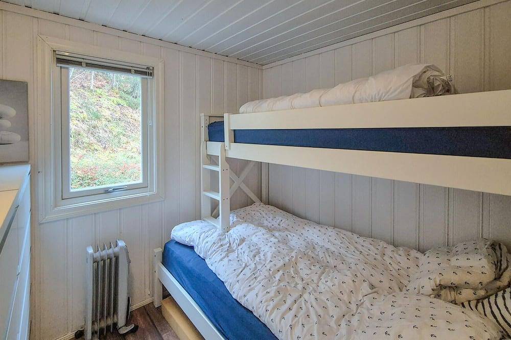 Amazing home in Omastrand with Wifi in Hardangerfjord