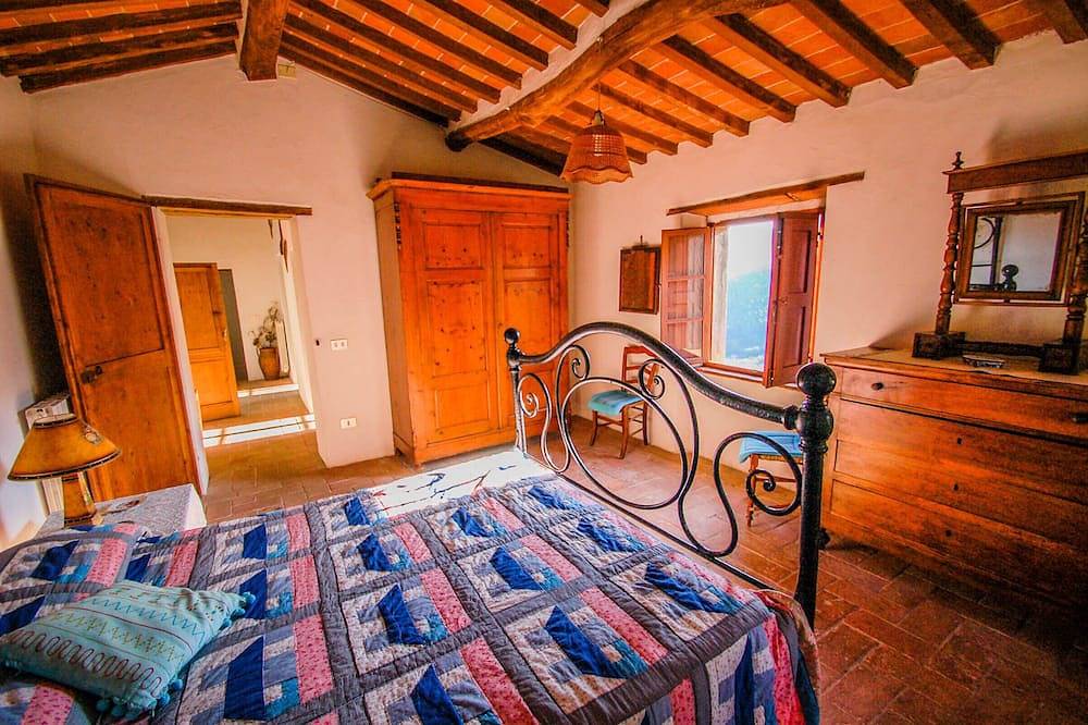 Freistehendes Haus mit privatem Pool, 20 km von Pisa und 38 km vom Meer entfernt in Buti, Pisa Provinz