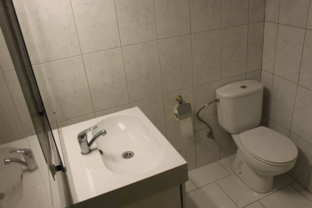 Schönes Haus umgeben von einem idyllischen Garten mit  Salzelektrolyse Pool. in Mas Ambros, Calonge